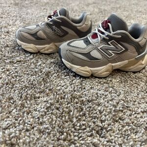 New Balance Gray and Cream Sneakers Chunky Retro Design
